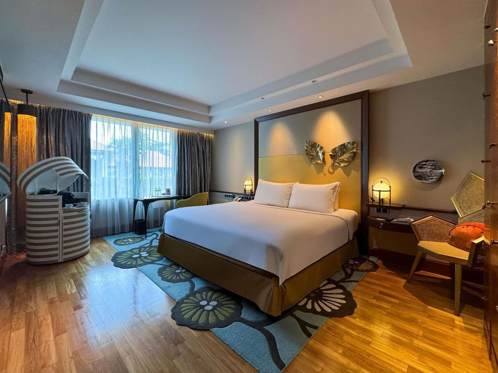 Luxury Garden View Room 1 King Size Bed